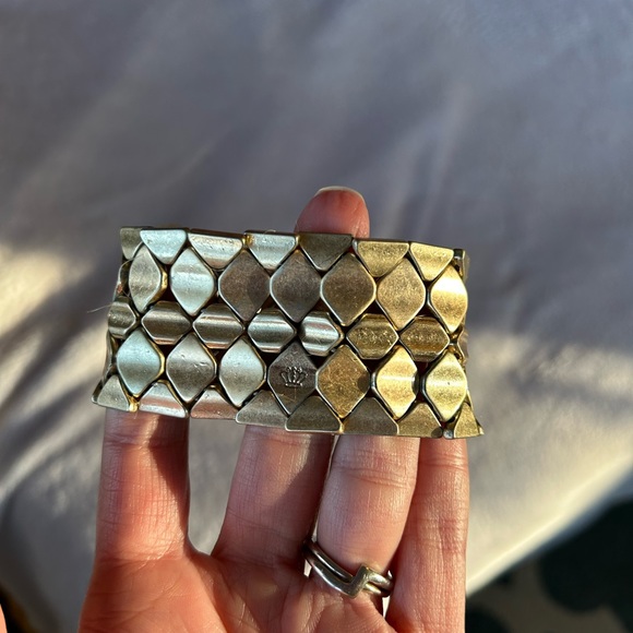 Premier Design Reversible Cuff Bracelet & Hoop Earrings - Picture 2 of 6